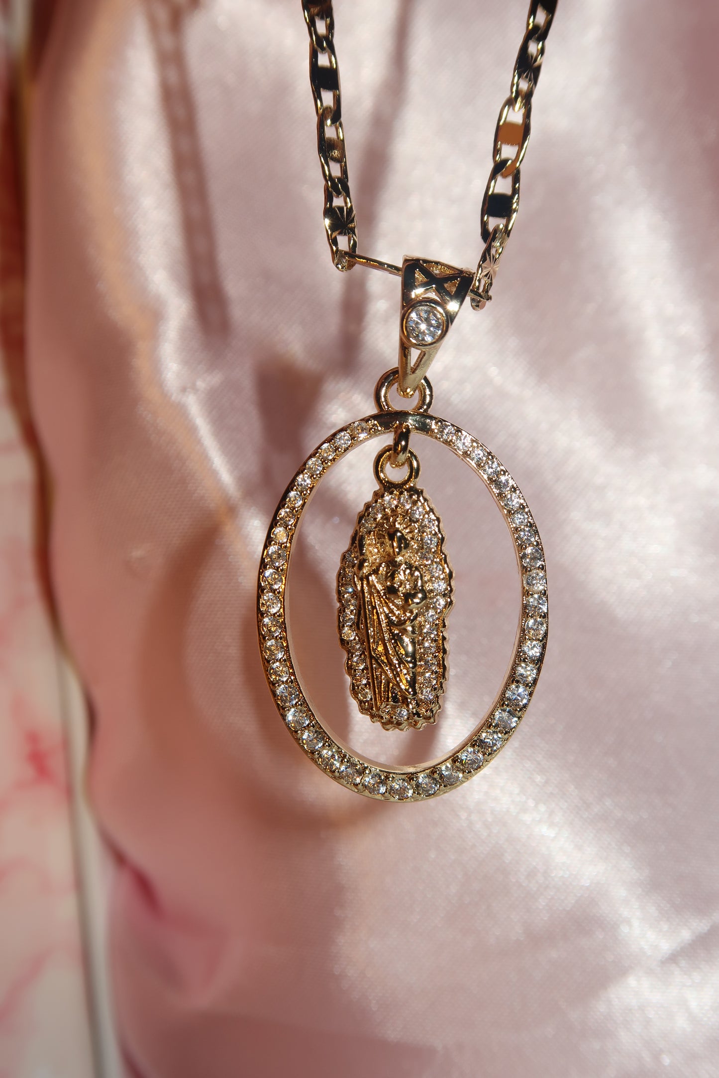 San Judas necklace ( San Judas middle charm moves side to side )