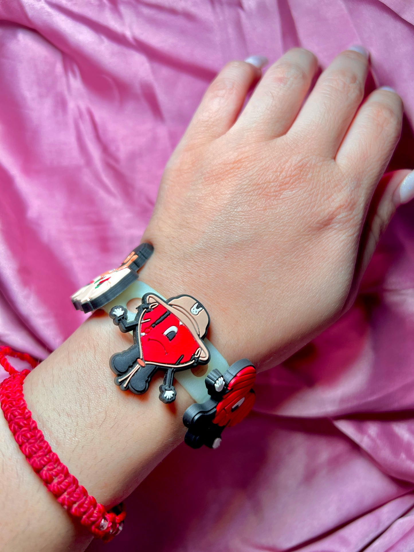 glow in the dark bracelet (CHARMS NOT INCLUDED )