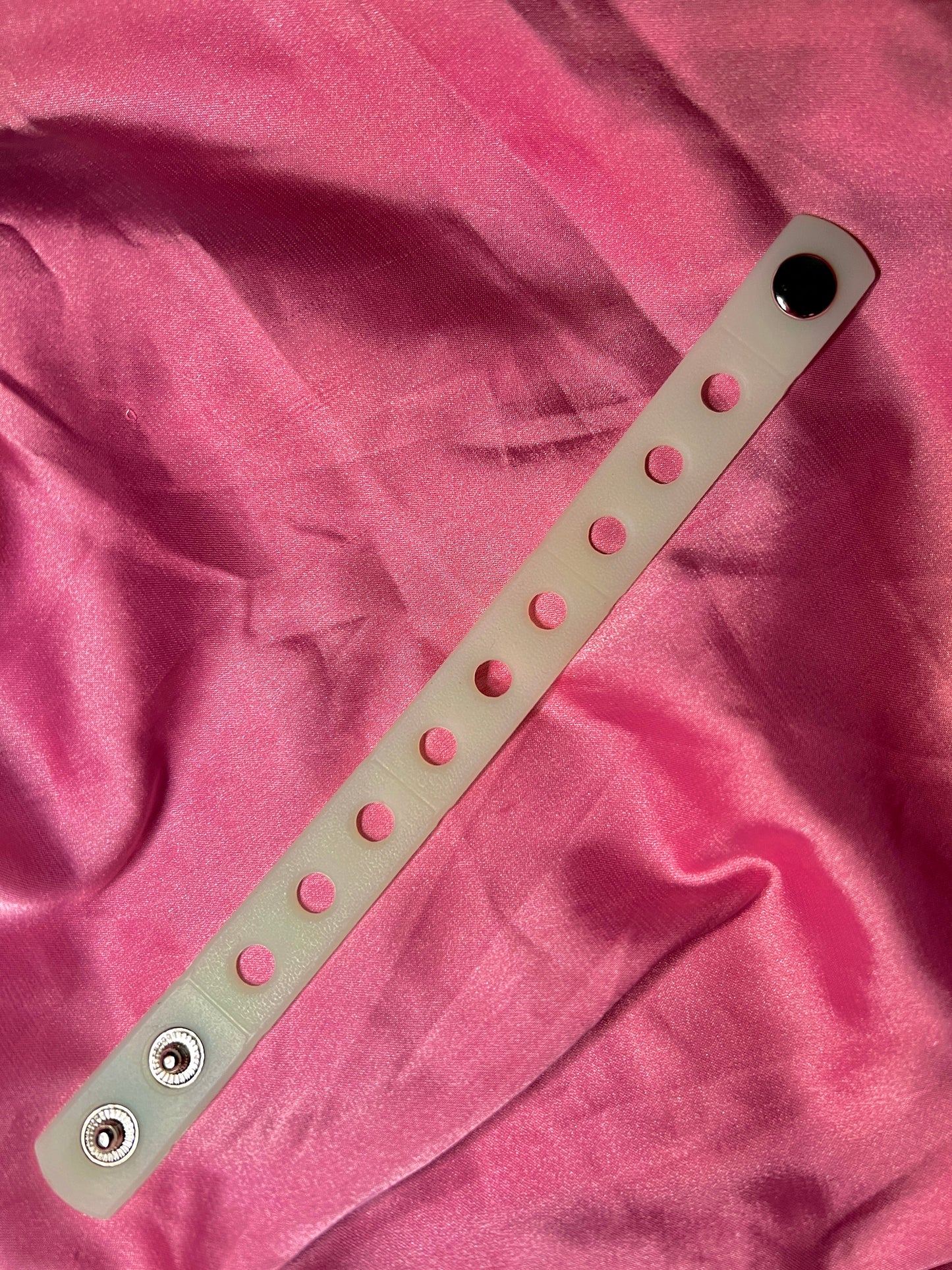 glow in the dark bracelet (CHARMS NOT INCLUDED )